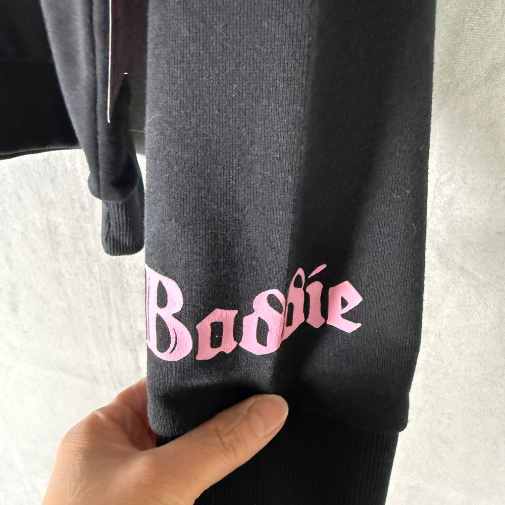 New Bratz Est 2001 Graphic Sweatshirt Black Pink Doll Y2K Crewneck M BTQ016C - Picture 6 of 14